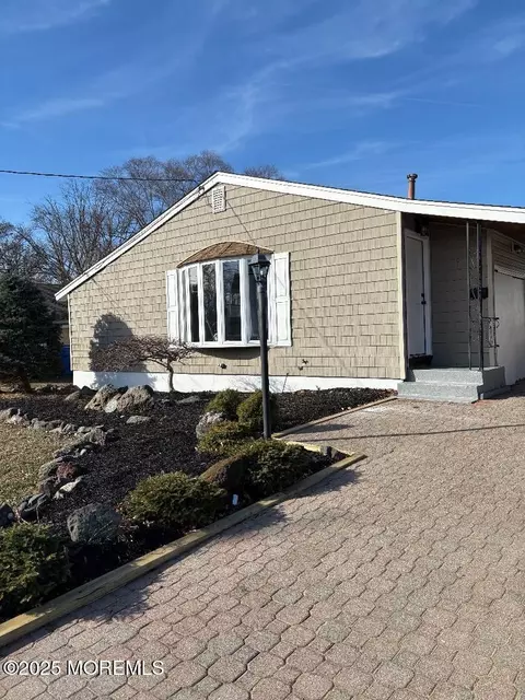42 Boulevard E, Keyport, NJ 07735