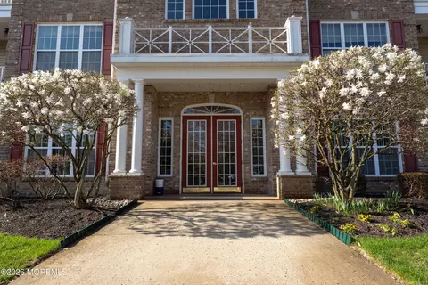422 Sophee Ln, Lakewood, NJ 08701