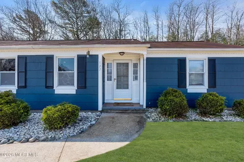 127 Driftwood Ln, Lanoka Harbor, NJ 08734