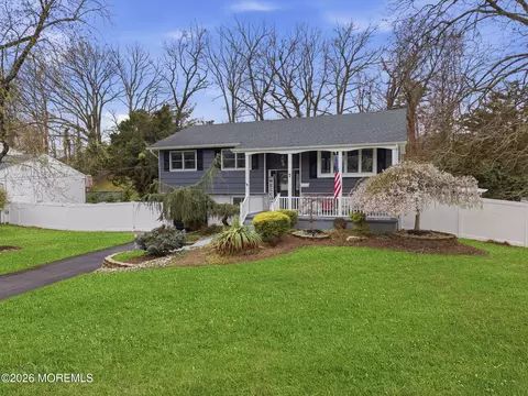 7 Annapolis Dr, Manalapan, NJ 07726