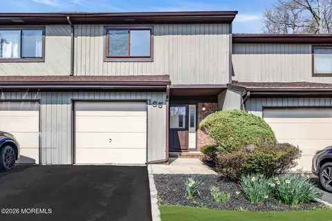 165 Penn Ct, Matawan, NJ 07747