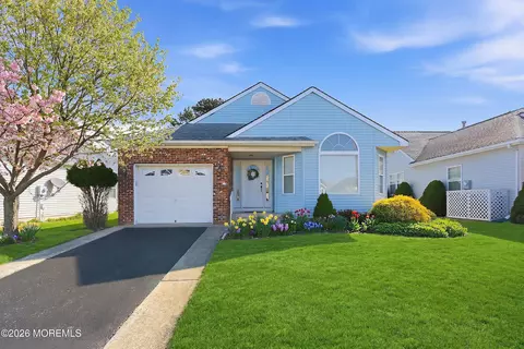 71 Winterton Dr, Toms River, NJ 08757