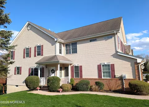 107 Whitlock Ct, Manalapan, NJ 07726