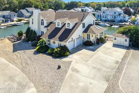 68 Moorage Ave, Bayville, NJ 08721