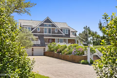 1437 Ocean Ave, Mantoloking, NJ 08738