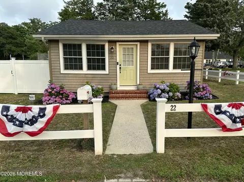 22 Harpoon St, Beachwood, NJ 08722