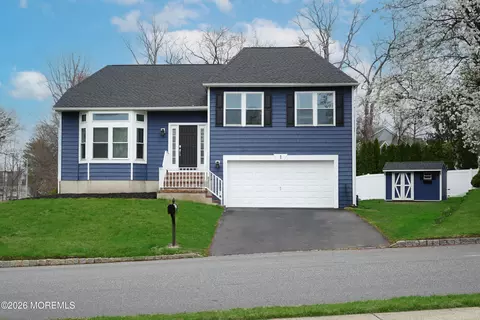 1 Walnut Dr, Howell, NJ 07731