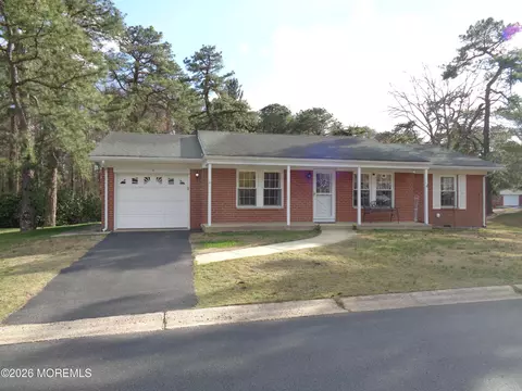 4 Bowie Dr, Whiting, NJ 08759