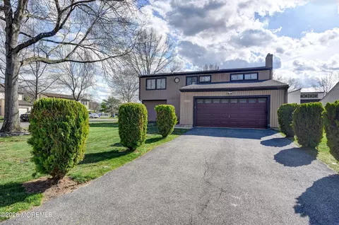 139 Dawn Ct, Old Bridge, NJ 08857