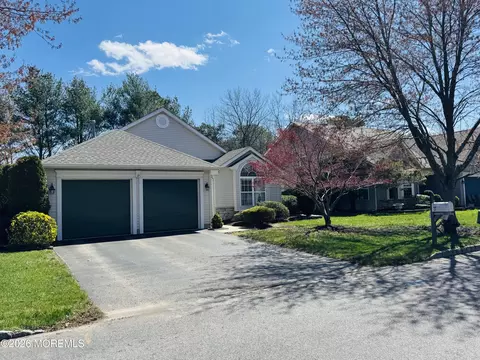 27 Rosewood Dr, Lakewood, NJ 08701