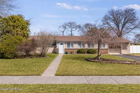 1020 Crystal Dr, Toms River, NJ 08753