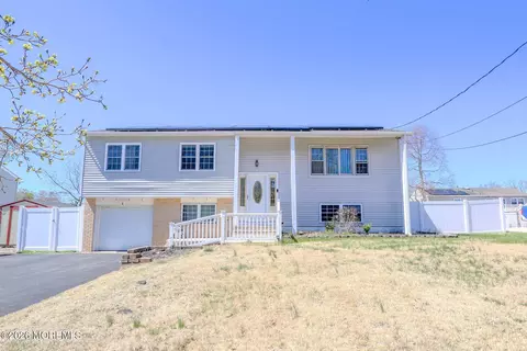 546 Vaughn Ave, Toms River, NJ 08753