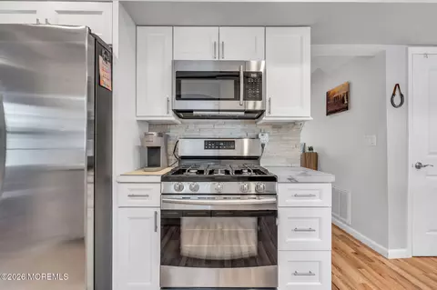 Kitchen - 24 Eric Dr, Howell, NJ 07731 photo 4 of 6