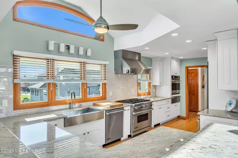 8 Bartine St, Toms River, NJ 08753