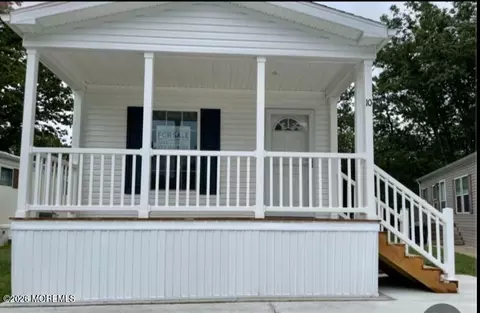 10 Muskrat Pl, Whiting, NJ 08759