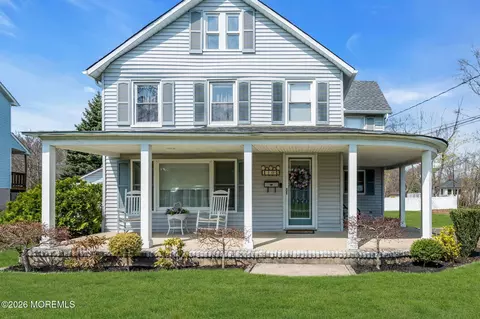 10 Lasatta Ave, Englishtown, NJ 07726
