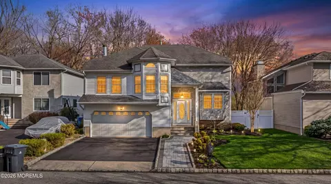 12 Pemberton Dr, Matawan, NJ 07747