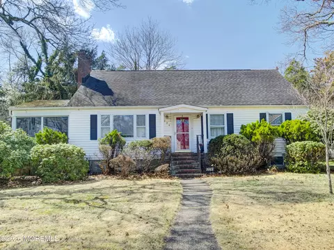 224 Chatham Ave, Oakhurst, NJ 07755