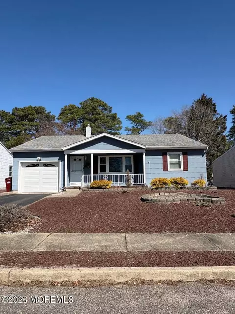 28 Caldwell Dr, Toms River, NJ 08757