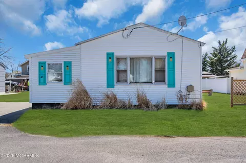 40 Frederick Pl, Keansburg, NJ 07734