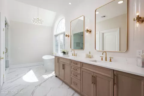 Bath - 25 Ely Rd, Holmdel, NJ 07733 photo 4 of 11