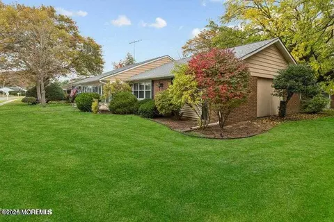 530 Portsmouth Dr #D, Lakewood, NJ 08701