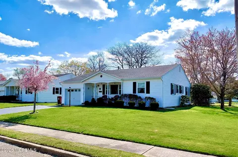 51 Eton Rd, Toms River, NJ 08757