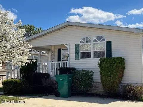 27 Pine Ridge Blvd, Whiting, NJ 08759