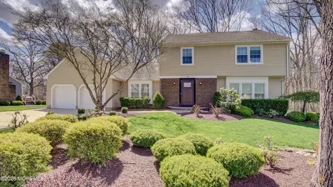 8 Sherman Ct, Manalapan, NJ 07726