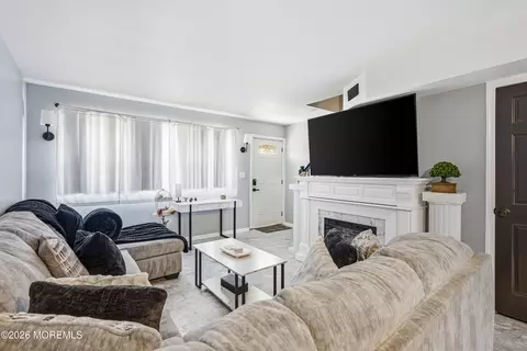 7 Briar Mills Dr, Brick, NJ 08724