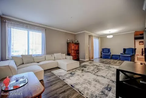 19 Pine Cluster Cir #A, Manalapan, NJ 07726