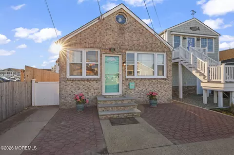 211 Ocean Ave, Point Pleasant Beach, NJ 08742