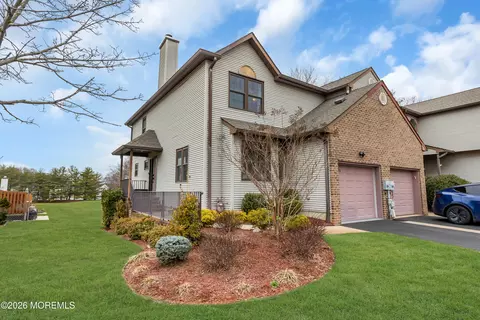 321 Oak Knoll Dr #32-1, Manalapan, NJ 07726