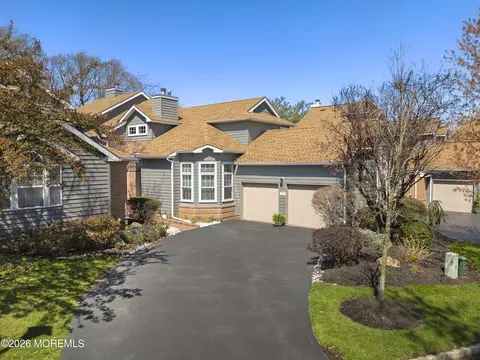 22 Fairway Blvd, Monroe, NJ 08831