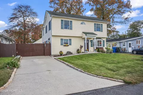 38 Ocean Blvd, Keyport, NJ 07735