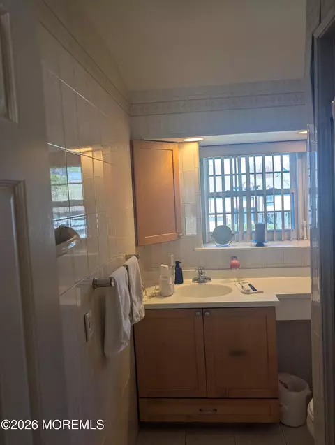 Bath - 89 Maple Dr, Spring Lake Heights, NJ 07762 photo 1 of 2