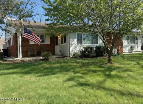 16 B Dove St, Manchester, NJ 08759
