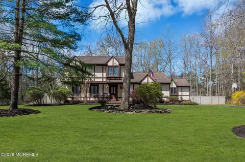 211 Yale Dr, Lincroft, NJ 07738