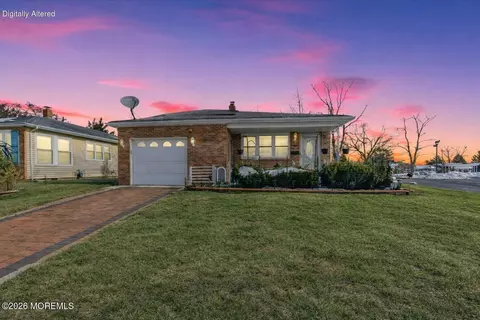 2 Liberta Dr, Toms River, NJ 08757
