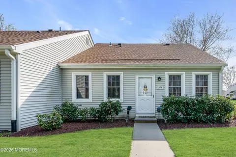 24 Calle De Elvira #F, Freehold, NJ 07728