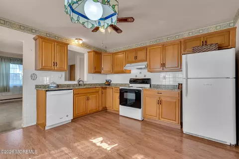 18 Leighton Ln, Manchester, NJ 08759