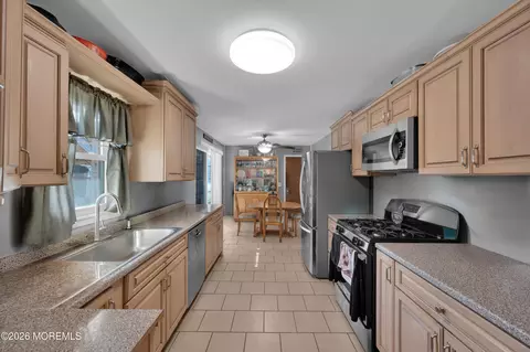 Kitchen - 31 Titanic Rd, Forked River, NJ 08731 photo 3 of 3