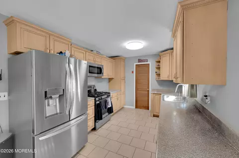 Kitchen - 31 Titanic Rd, Forked River, NJ 08731 photo 2 of 3