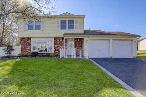 16 Regina Dr, Howell, NJ 07731