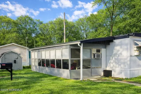 7 D Trl, Brick, NJ 08724