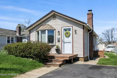 26 Hilltop Blvd, Keyport, NJ 07735