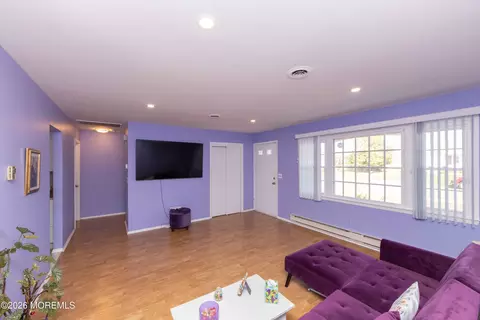 43 Carlisle Rd, Toms River, NJ 08757