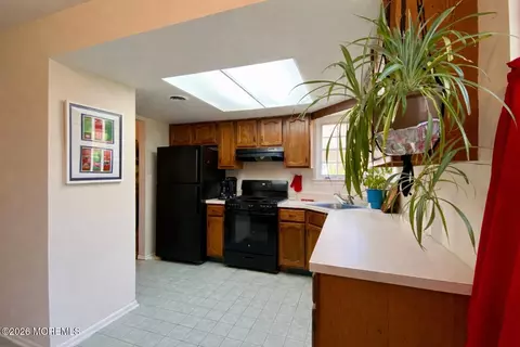 Kitchen - 20 Norwick Dr, Forked River, NJ 08731 photo 2 of 2