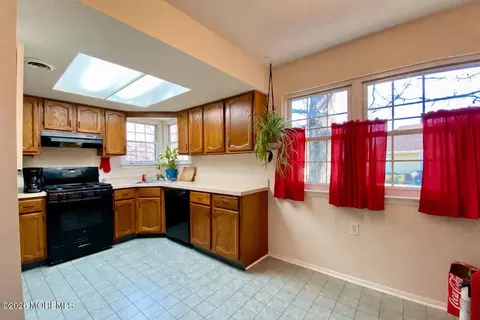 Kitchen - 20 Norwick Dr, Forked River, NJ 08731 photo 1 of 2
