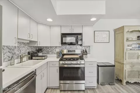 Kitchen - 351 Harbor Vw #51, Forked River, NJ 08731 photo 5 of 5